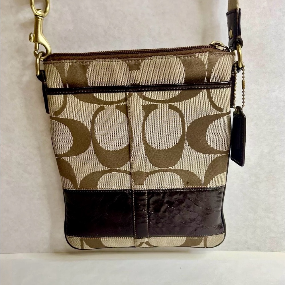 COACH Slim Swing Pack Crossbody Classic Brown Tan Embroid. Signature C Purse